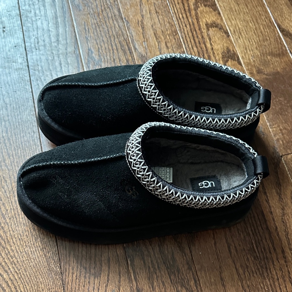 UGG Women’s Tazz II Black Platform Slippers